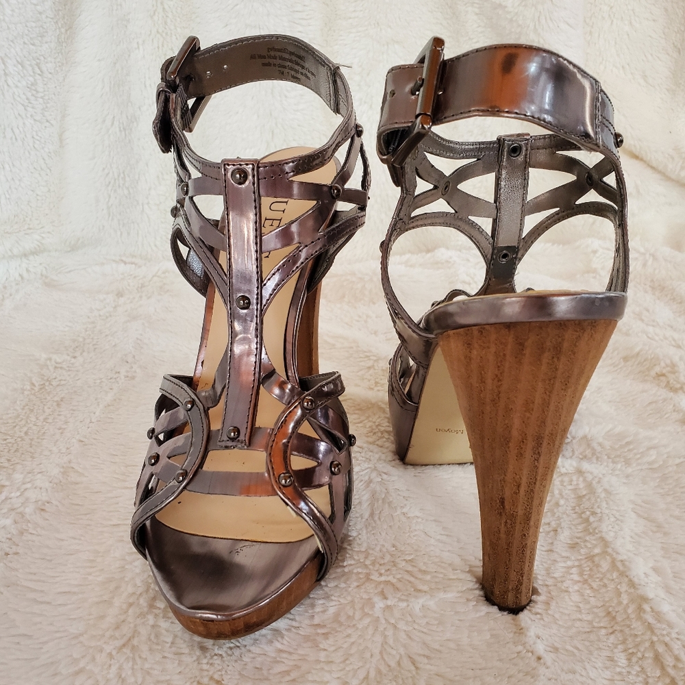 Guess wood heel, metallic straps